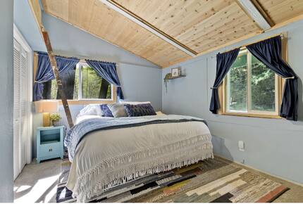 Serene Cabin in the Woods with Creek - Mosier, Oregon