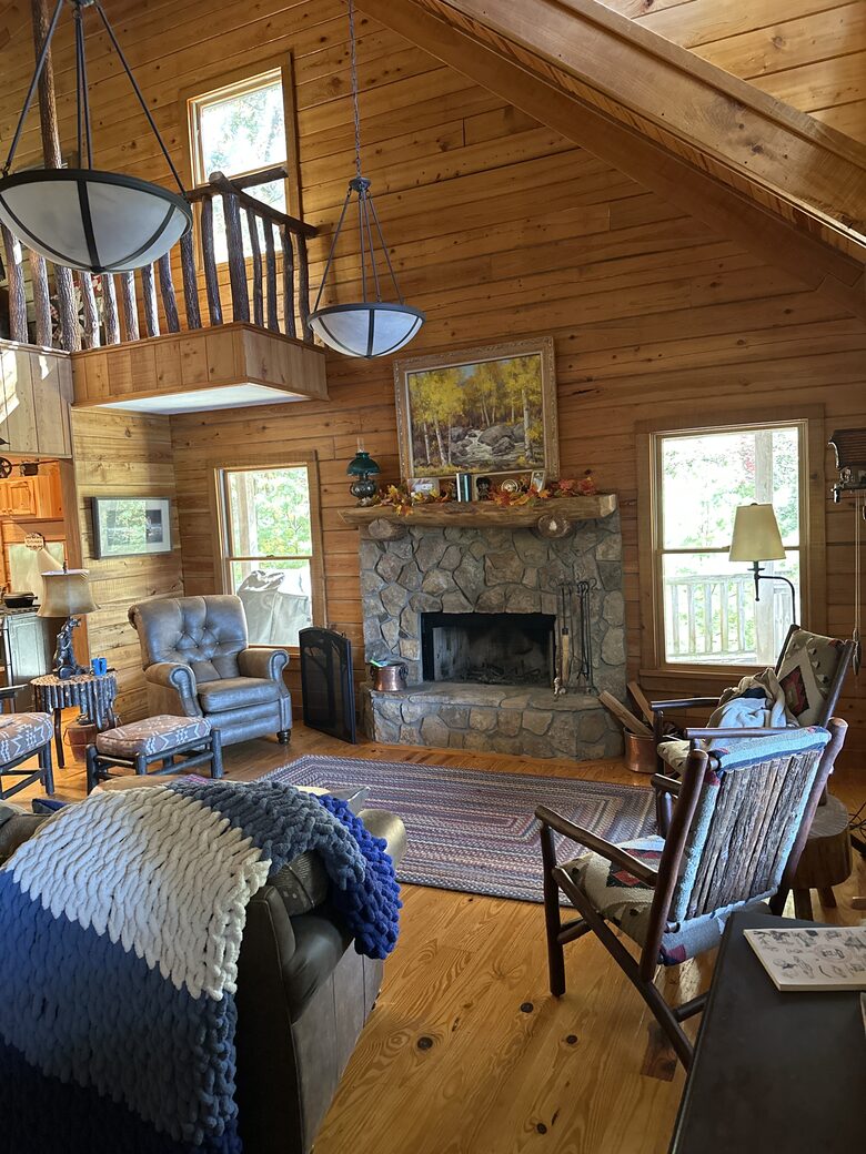 Custom Built Log Cabin on Pristine Lake Santeetlah - Robbinsville, North Carolina