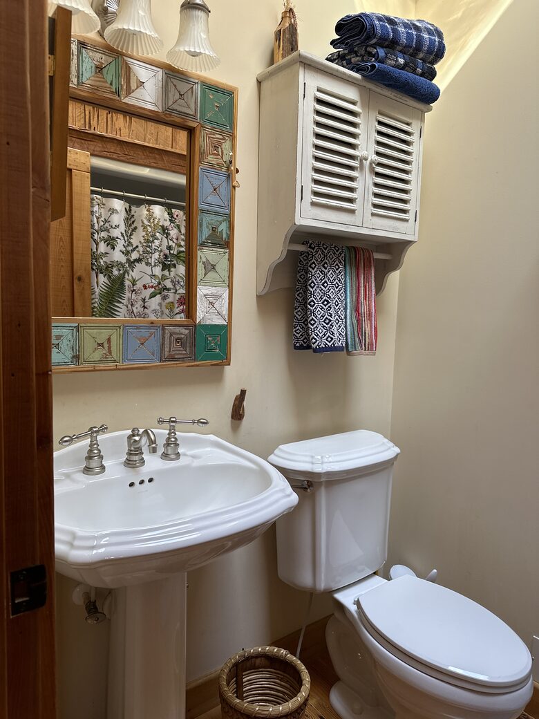 Upstairs full bath