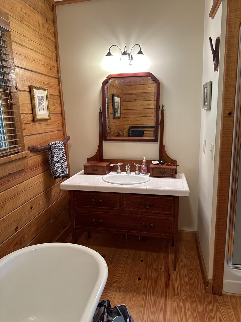 Master bath, tub and shower