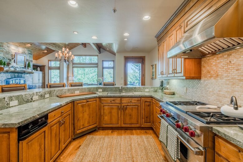 Luxury Deer Valley (mid-mountain) Ski-In/Ski-Out - Park City, Utah