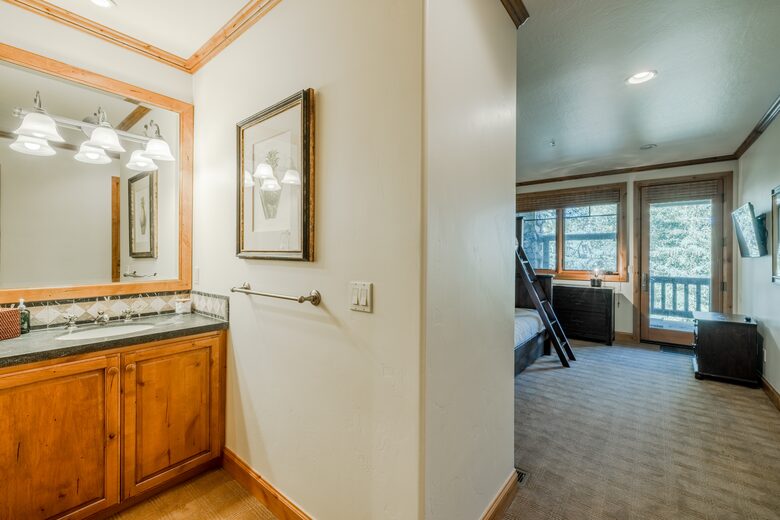 Luxury Deer Valley (mid-mountain) Ski-In/Ski-Out - Park City, Utah