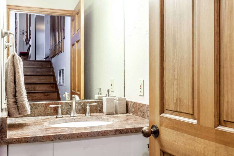 Mountain Modern Home with Private Hot Tub - Between Vail and Beaver Creek! - Avon, Colorado
