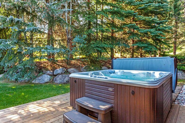 Mountain Modern Home with Private Hot Tub - Between Vail and Beaver Creek! - Avon, Colorado