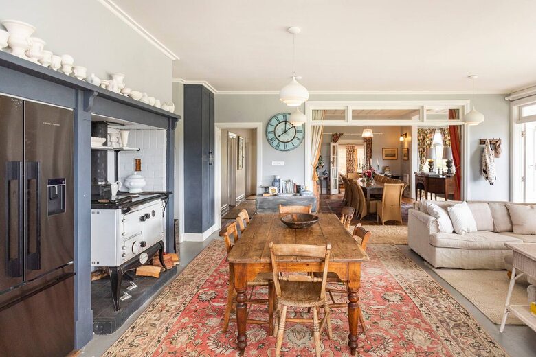 Hololio House - Historic Homestead at Clevedon Polo Club - Auckland, New Zealand
