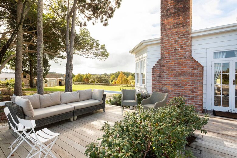 Hololio House - Historic Homestead at Clevedon Polo Club - Auckland, New Zealand