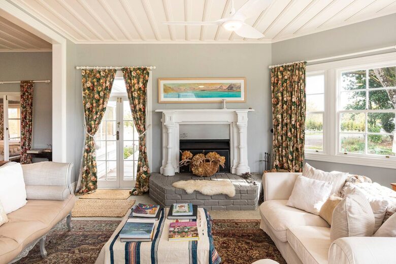 Hololio House - Historic Homestead at Clevedon Polo Club - Auckland, New Zealand
