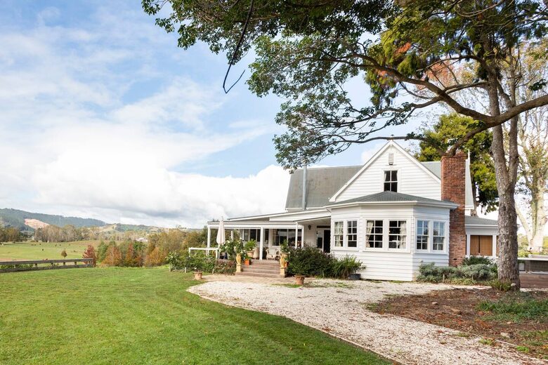 Hololio House - Historic Homestead at Clevedon Polo Club - Auckland, New Zealand
