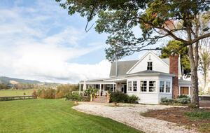 Hololio House - Historic Homestead at Clevedon Polo Club - Auckland, New Zealand