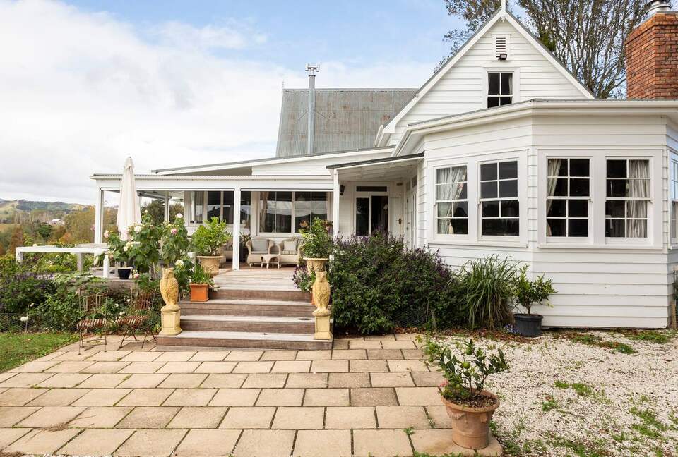 Hololio House - Historic Homestead at Clevedon Polo Club - Auckland, New Zealand