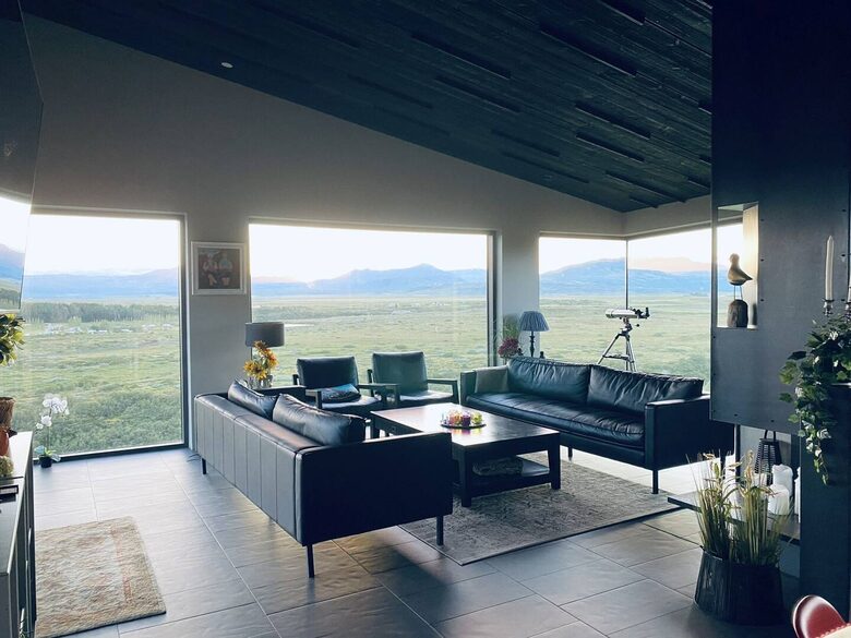 Amazing panoramic view from the living room.