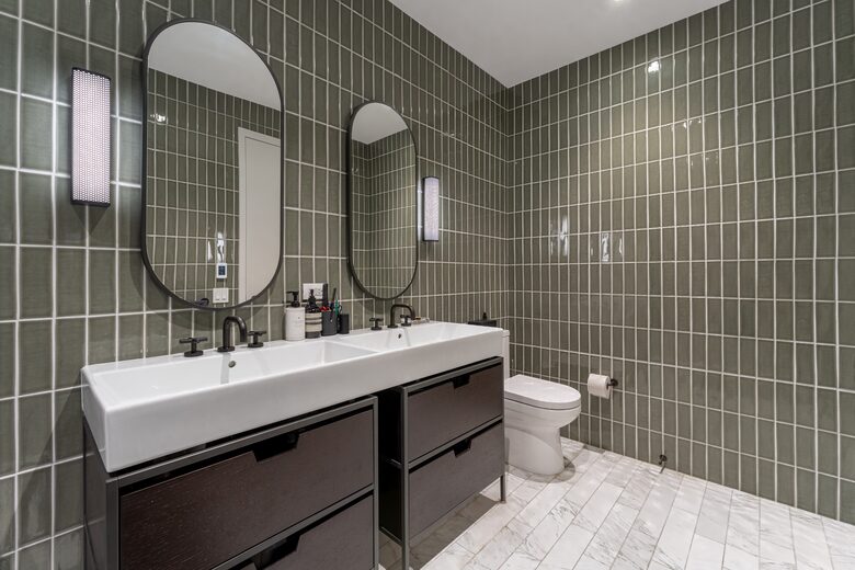 Modern two bedroom Brooklyn apartment with sweeping Manhattan views - New York City, New York