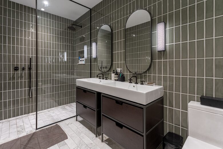 Modern two bedroom Brooklyn apartment with sweeping Manhattan views - New York City, New York