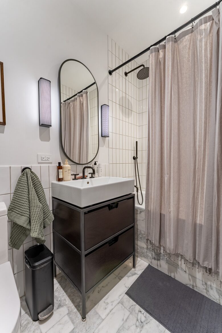Modern two bedroom Brooklyn apartment with sweeping Manhattan views - New York City, New York