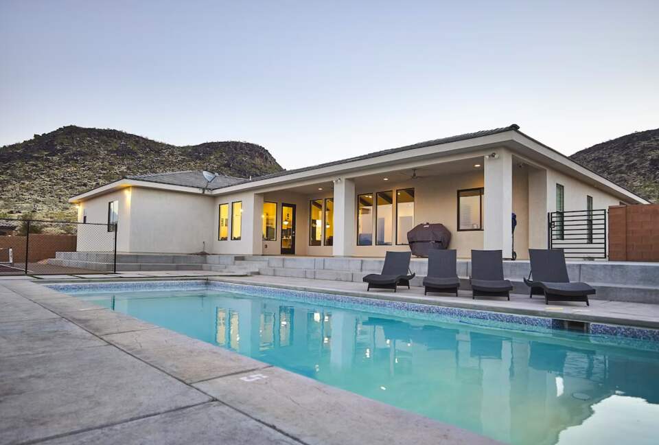 Modern Family-Friendly House | Fun Backyard Private Pool & Pickleball - Hurricane, Utah