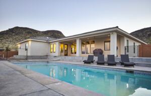 Modern Family-Friendly House |  Fun Backyard Private Pool & Pickleball - Hurricane, Utah