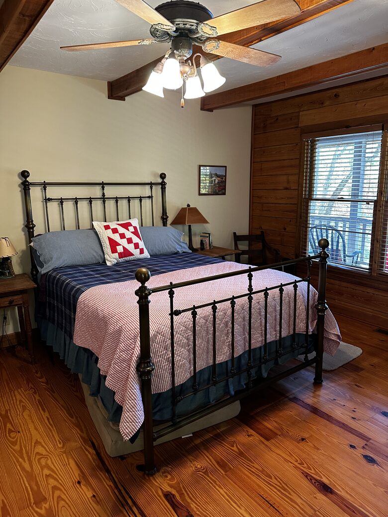 Custom Built Log Cabin on Pristine Lake Santeetlah - Robbinsville, North Carolina
