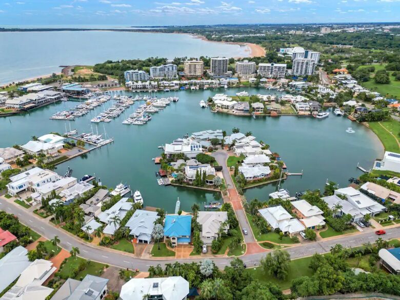 Villa Marina Darwin | With Pool & Cinema! - Darwin, Australia
