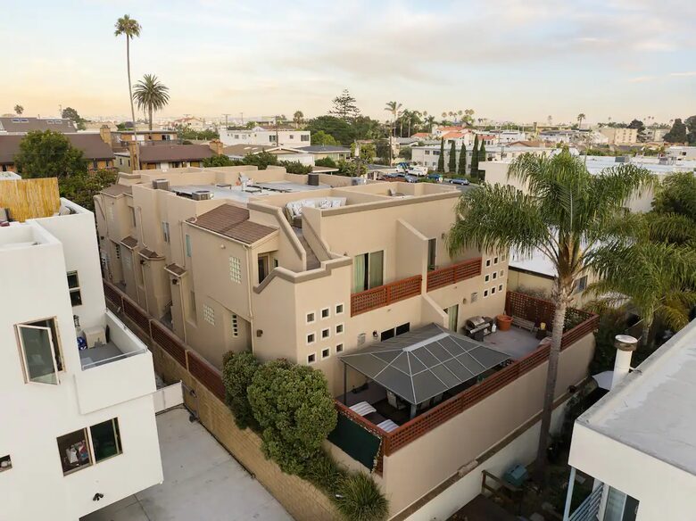 Pacific Beach Condo - 3 Bed & 3 Bath - San Diego, California