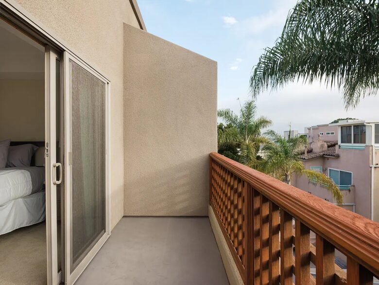 Pacific Beach Condo - 3 Bed & 3 Bath - San Diego, California