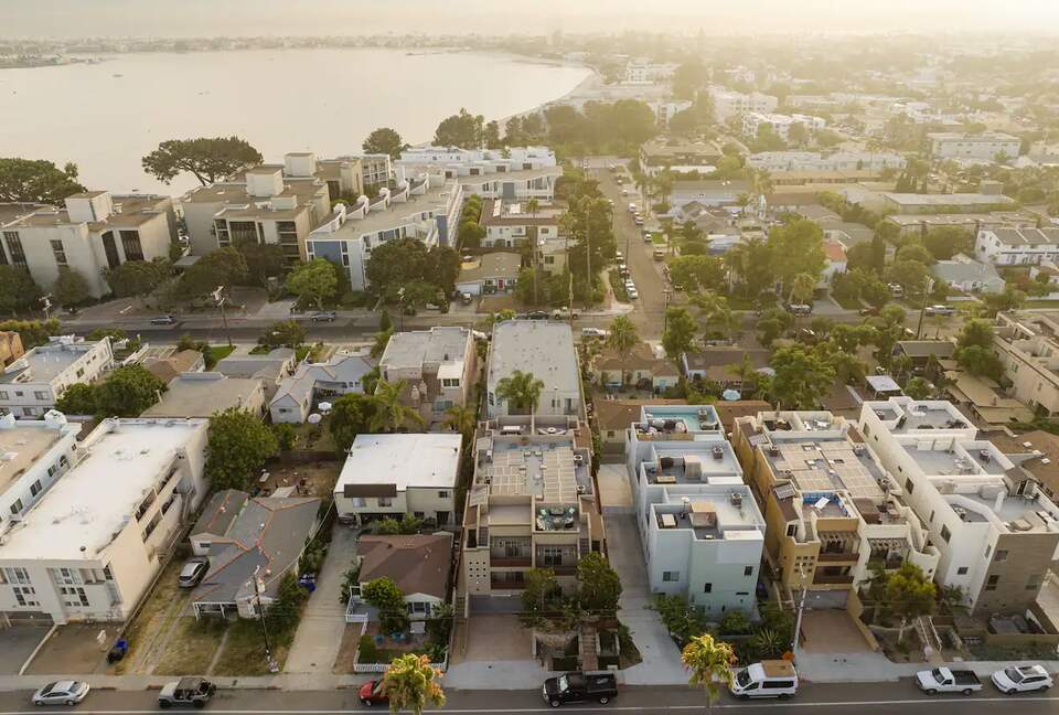 Pacific Beach Condo - 3 Bed & 3 Bath - San Diego, California