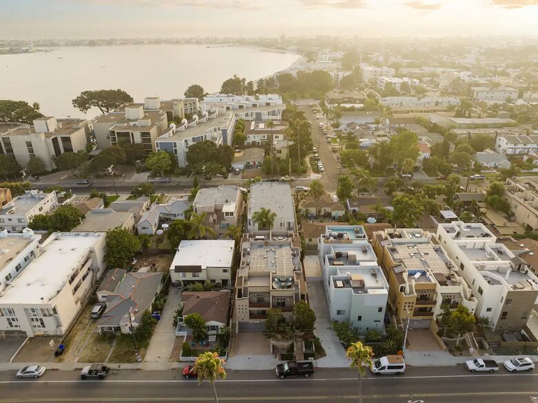 Pacific Beach Condo - 3 Bed & 3 Bath - San Diego, California