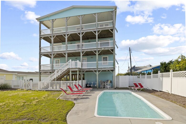 Bella Blue Beach Getaway - One Block to the Ocean! - Emerald Isle, North Carolina