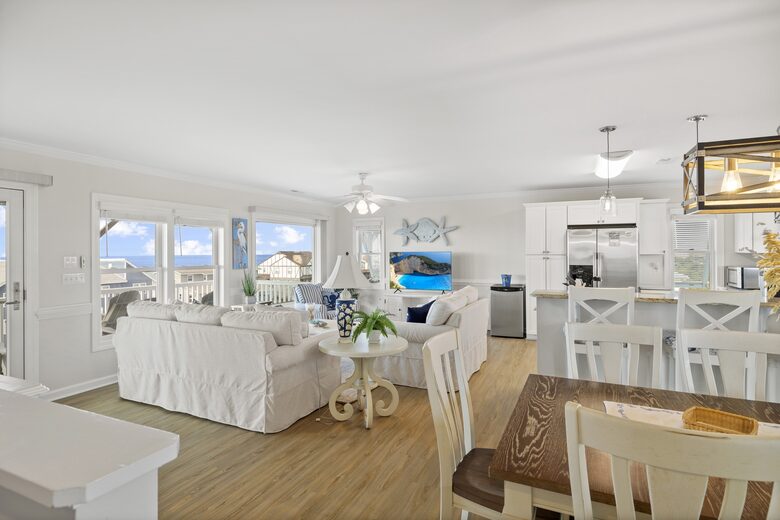 Bella Blue Beach Getaway - One Block to the Ocean! - Emerald Isle, North Carolina