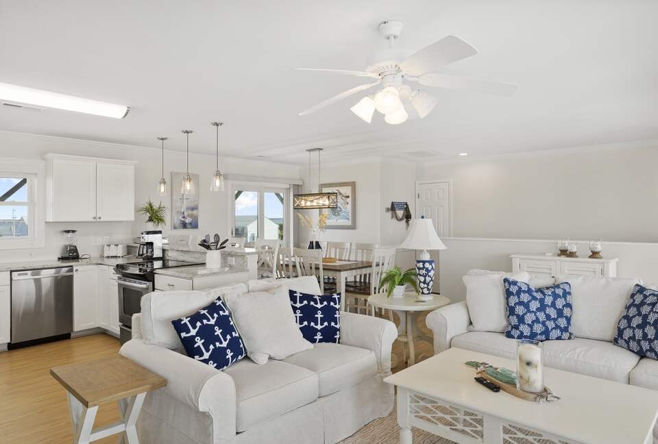 Bella Blue Beach Getaway - One Block to the Ocean! - Emerald Isle, North Carolina
