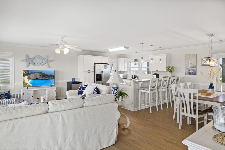 Bella Blue Beach Getaway - One Block to the Ocean! - Emerald Isle, North Carolina