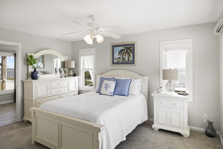 Bella Blue Beach Getaway - One Block to the Ocean! - Emerald Isle, North Carolina