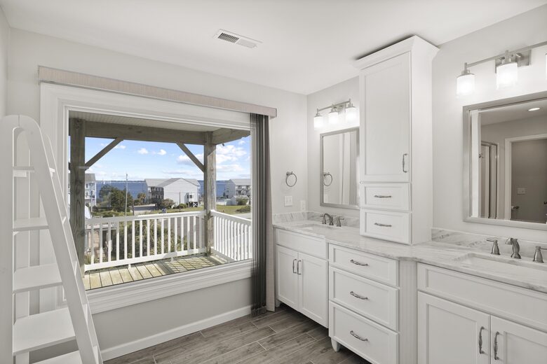 Bella Blue Beach Getaway - One Block to the Ocean! - Emerald Isle, North Carolina