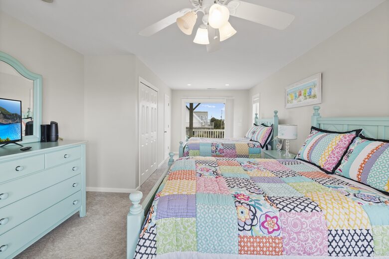 Bella Blue Beach Getaway - One Block to the Ocean! - Emerald Isle, North Carolina