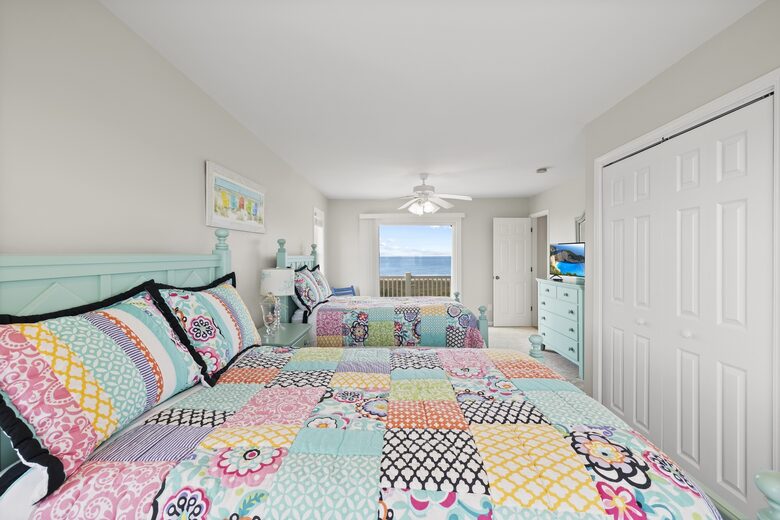 Bella Blue Beach Getaway - One Block to the Ocean! - Emerald Isle, North Carolina