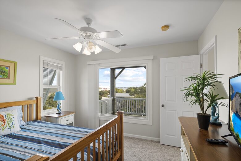 Bella Blue Beach Getaway - One Block to the Ocean! - Emerald Isle, North Carolina