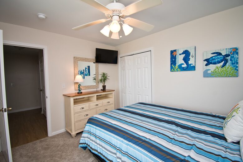 Bella Blue Beach Getaway - One Block to the Ocean! - Emerald Isle, North Carolina