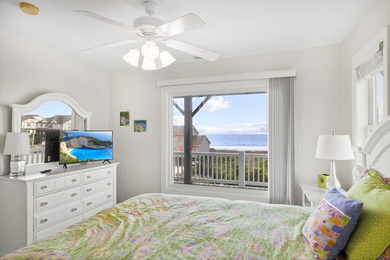 Bella Blue Beach Getaway - One Block to the Ocean! - Emerald Isle, North Carolina
