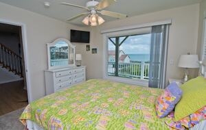 Bella Blue Beach Getaway - One Block to the Ocean! - Emerald Isle, North Carolina
