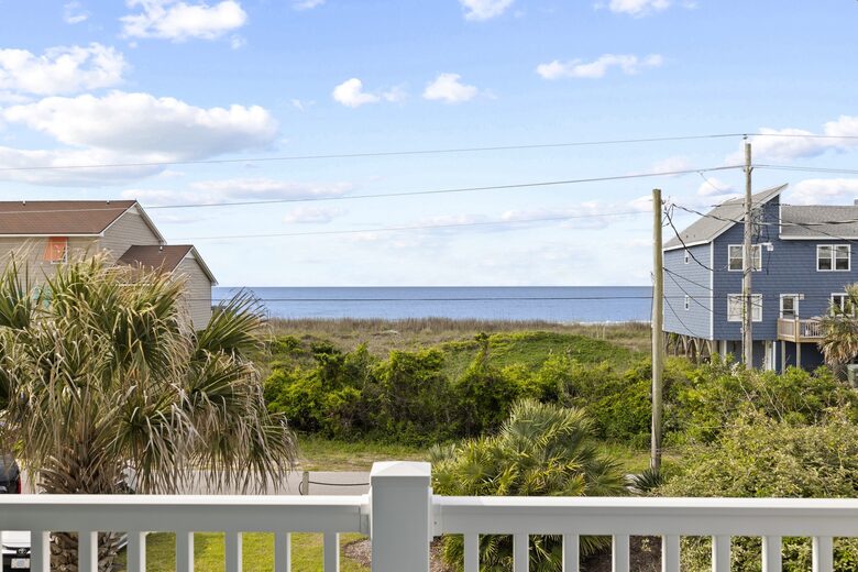 Bella Blue Beach Getaway - One Block to the Ocean! - Emerald Isle, North Carolina
