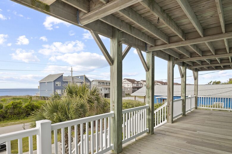 Bella Blue Beach Getaway - One Block to the Ocean! - Emerald Isle, North Carolina
