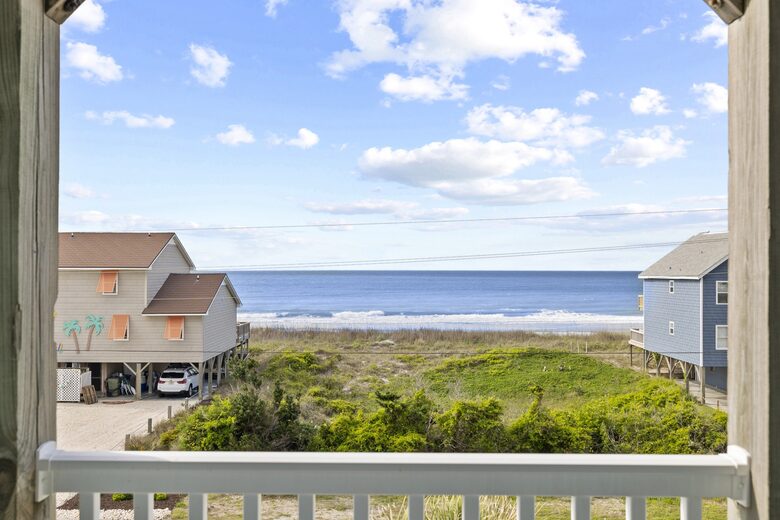 Bella Blue Beach Getaway - One Block to the Ocean! - Emerald Isle, North Carolina