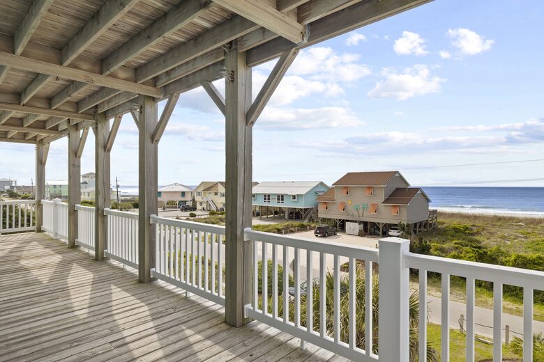 Bella Blue Beach Getaway - One Block to the Ocean! - Emerald Isle, North Carolina