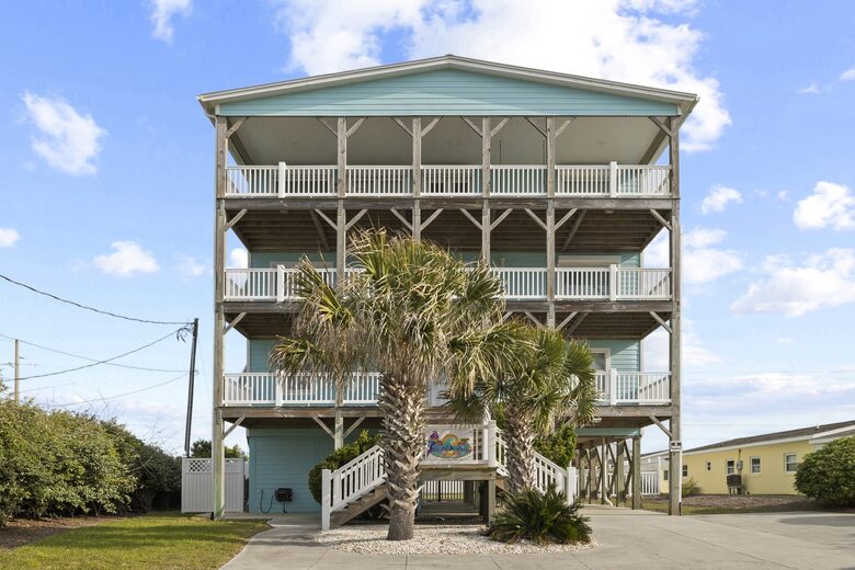 Bella Blue Beach Getaway - One Block to the Ocean! - Emerald Isle, North Carolina
