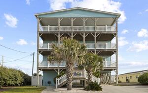 Bella Blue Beach Getaway - One Block to the Ocean! - Emerald Isle, North Carolina