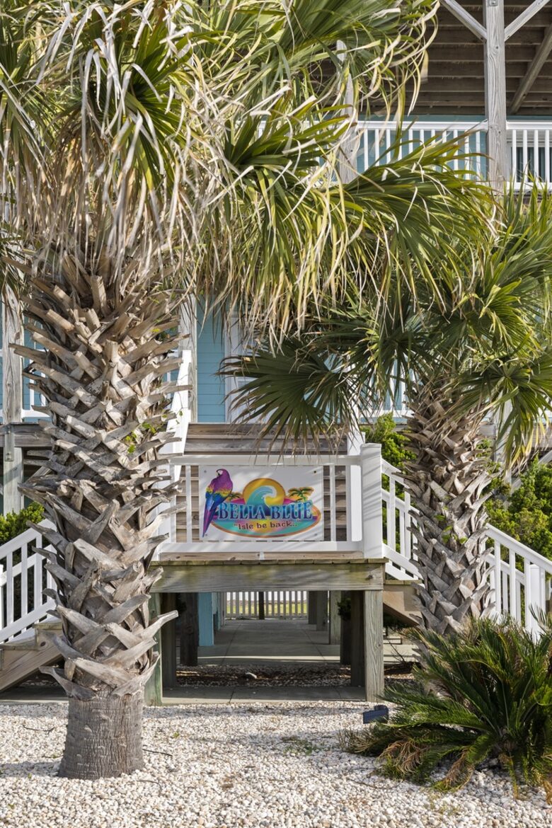 Bella Blue Beach Getaway - One Block to the Ocean! - Emerald Isle, North Carolina