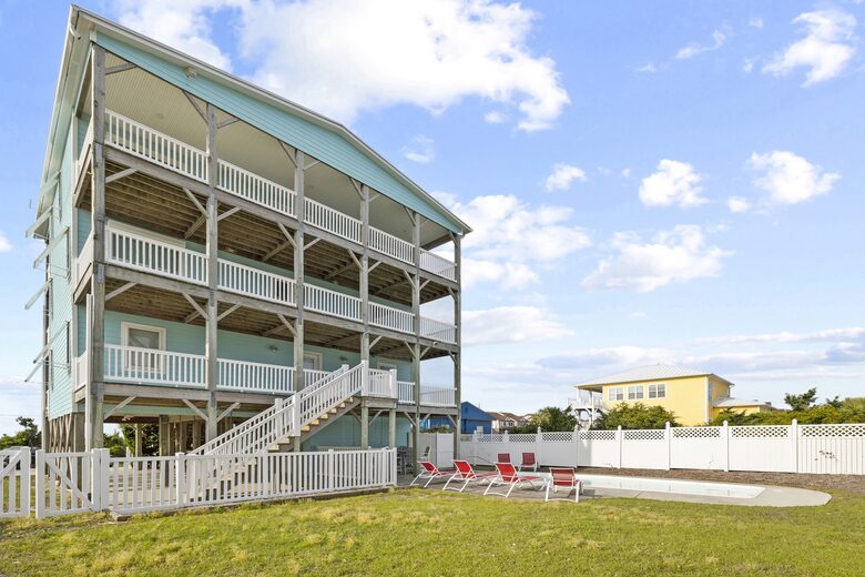 Bella Blue Beach Getaway - One Block to the Ocean! - Emerald Isle, North Carolina