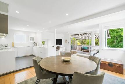 The Villa on Anglesea - Auckland, New Zealand