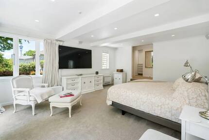 The Villa on Anglesea - Auckland, New Zealand