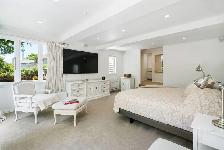 The Villa on Anglesea - Auckland, New Zealand