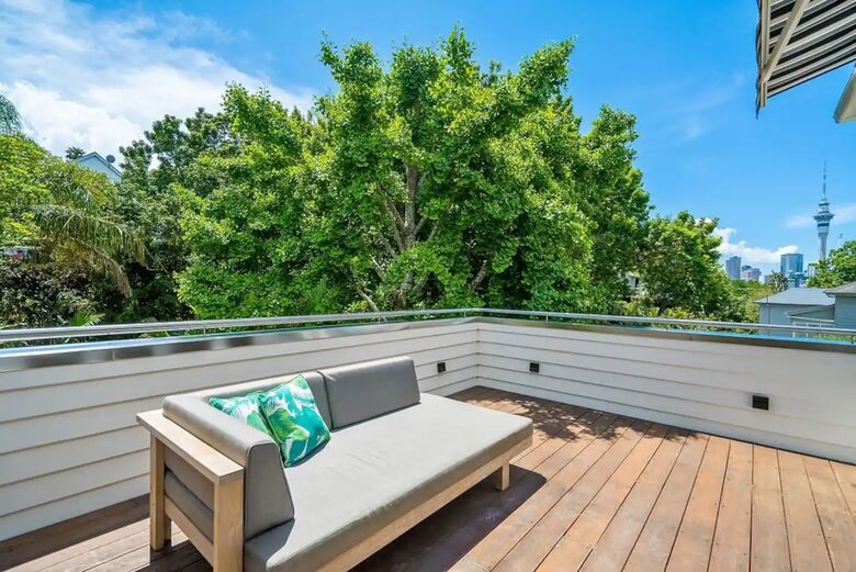 The Villa on Anglesea - Auckland, New Zealand